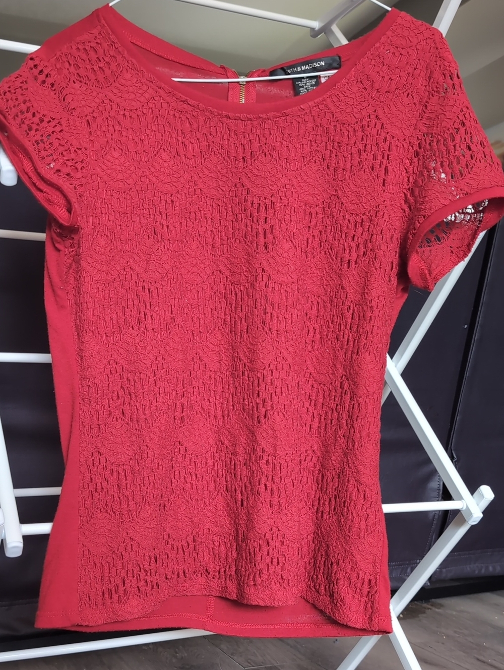 NY & Company Red Lace Front Short Sleeve Top